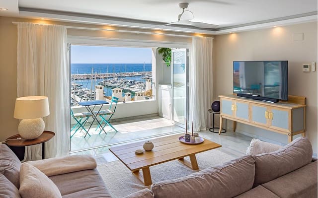 2 slaapkamer Appartement te koop in Puerto Banus, Marbella - € 860.000 (Ref: 9182939)