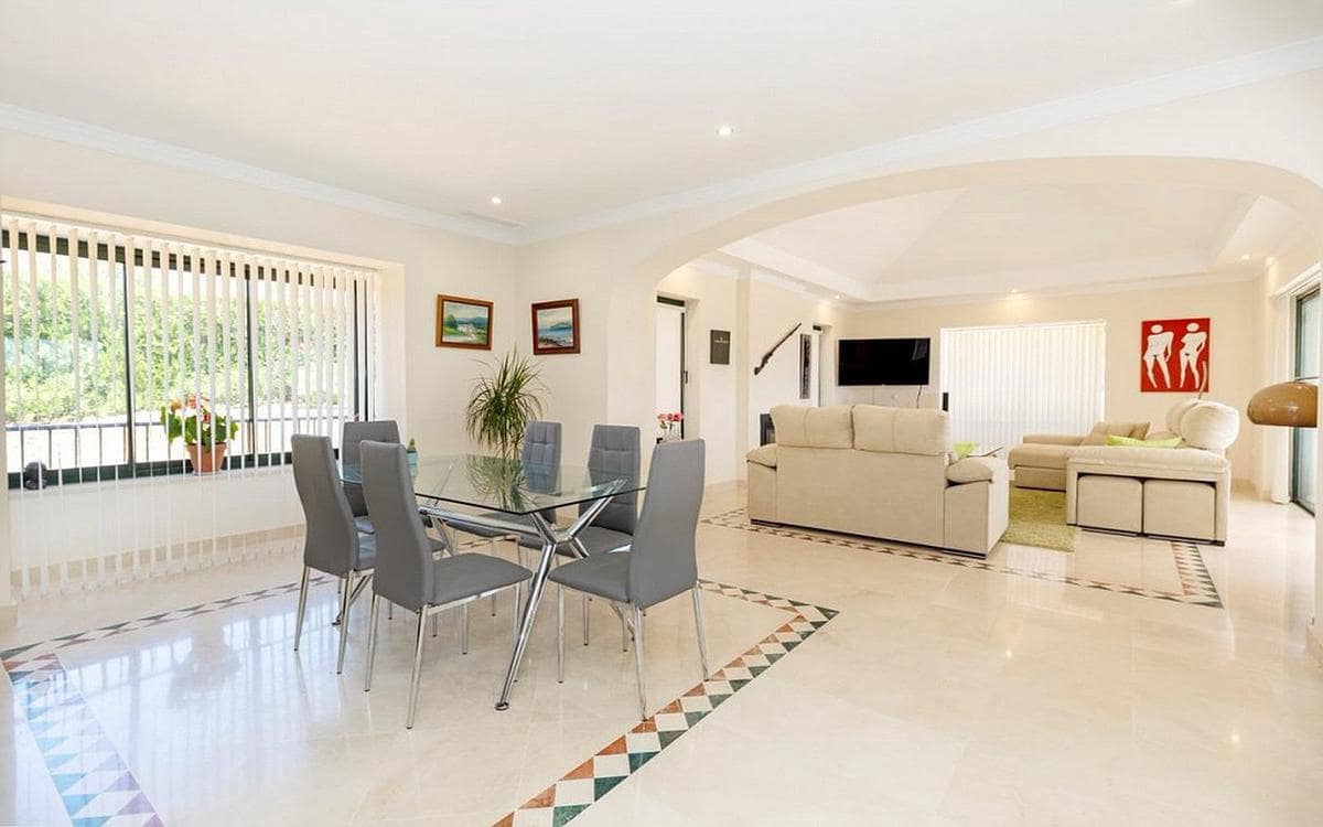 6 quarto Moradia para venda em Cadis cidade com garagem - 770 000 € (Ref: 9182990)