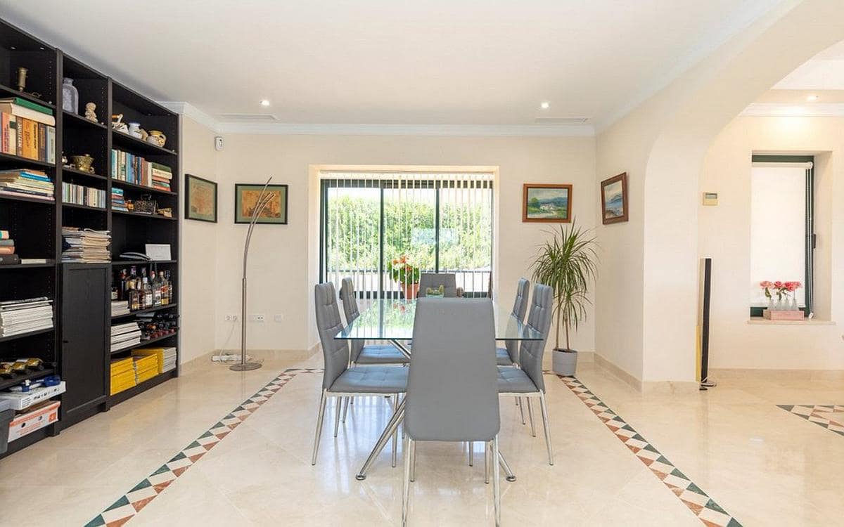 6 quarto Moradia para venda em Cadis cidade com garagem - 770 000 € (Ref: 9182990)