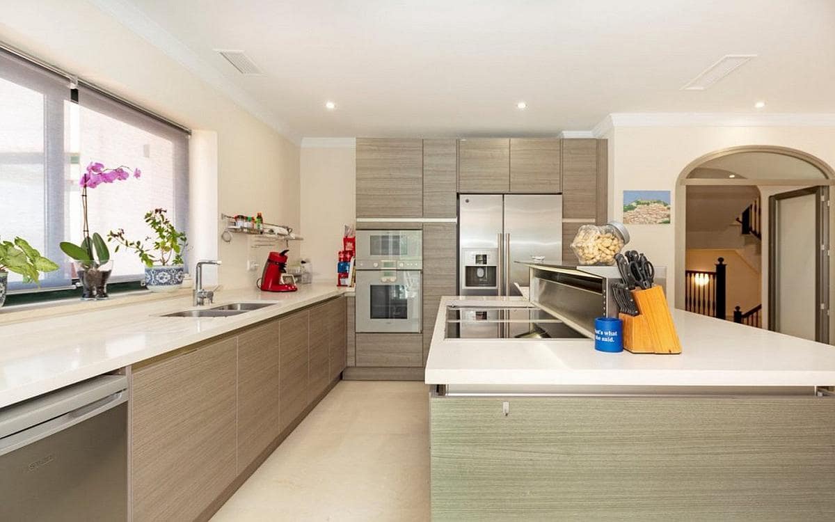 6 quarto Moradia para venda em Cadis cidade com garagem - 770 000 € (Ref: 9182990)