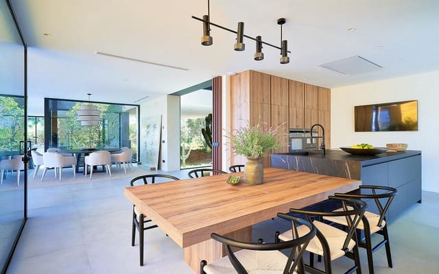 5 slaapkamer Villa te koop in Sotogrande Alto, San Roque - € 4.500.000 (Ref: 9182993)