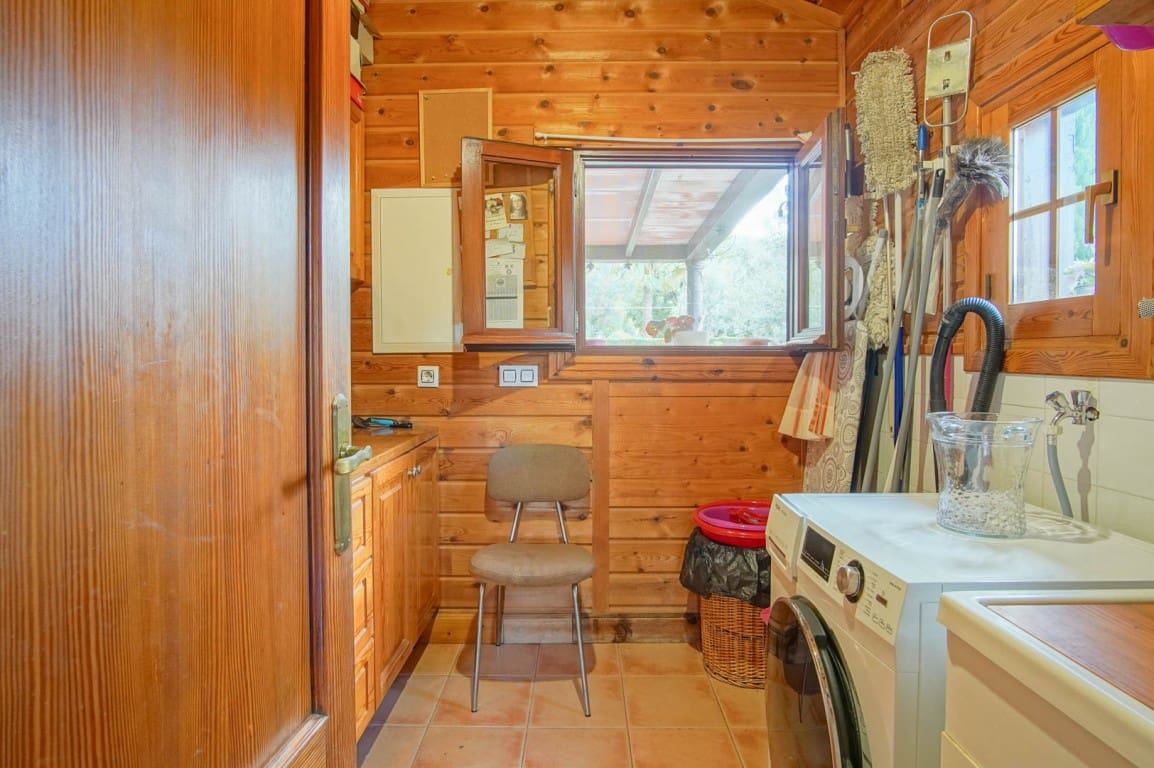 4 soveværelse Erhverv til salg i Orba med swimmingpool garage - € 980.000 (Ref: 9183002)