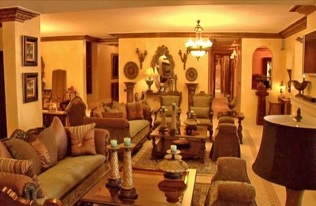 7 soverom Villa til salgs i Nueva Andalucia med svømmebasseng garasje - € 28 000 000 (Ref: 9183019)