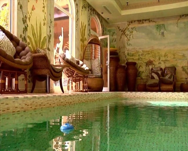 7 soverom Villa til salgs i Nueva Andalucia med svømmebasseng garasje - € 28 000 000 (Ref: 9183019)