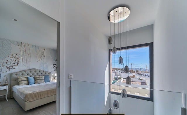 Chalet de 3 habitaciones en Finestrat en venta con piscina - 585.000 € (Ref: 9183052)