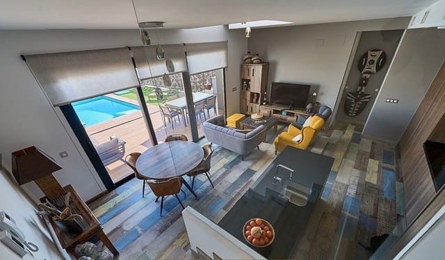 Chalet de 3 habitaciones en Finestrat Pueblo, Finestrat en venta con piscina - 585.000 € (Ref: 9183052)