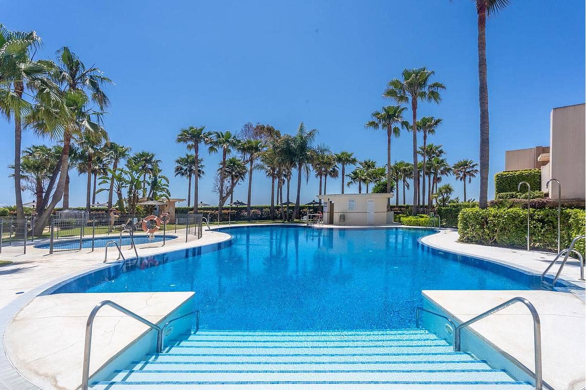 2 sovrum Takvåning till salu i Estepona med pool - 630 000 € (Ref: 9183054)