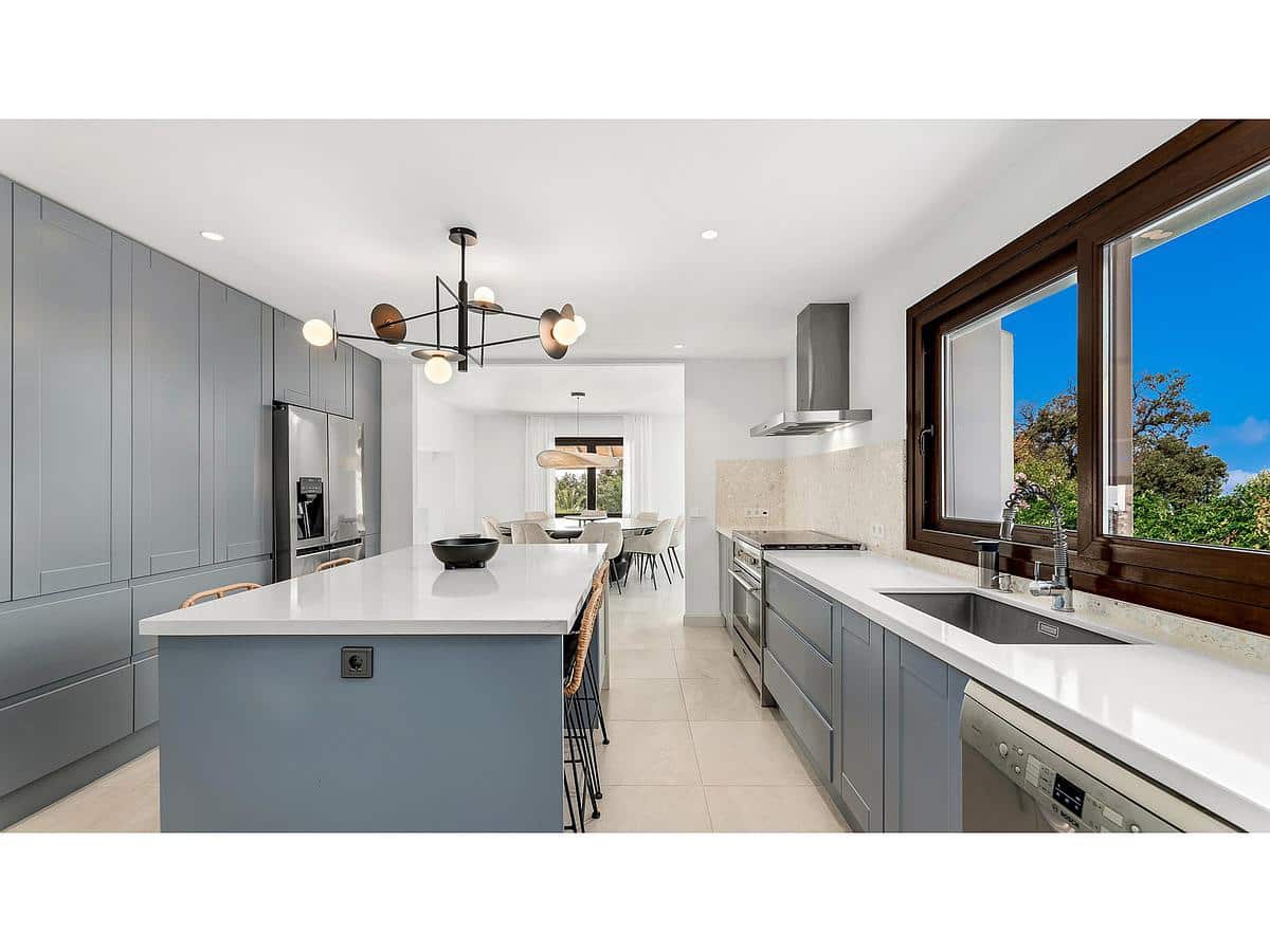 5 soveværelse Villa til salg i Estepona - € 2.495.000 (Ref: 9183055)