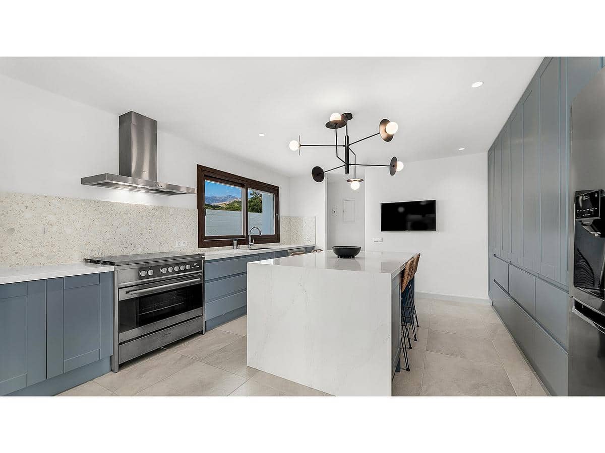 5 soveværelse Villa til salg i Estepona - € 2.495.000 (Ref: 9183055)