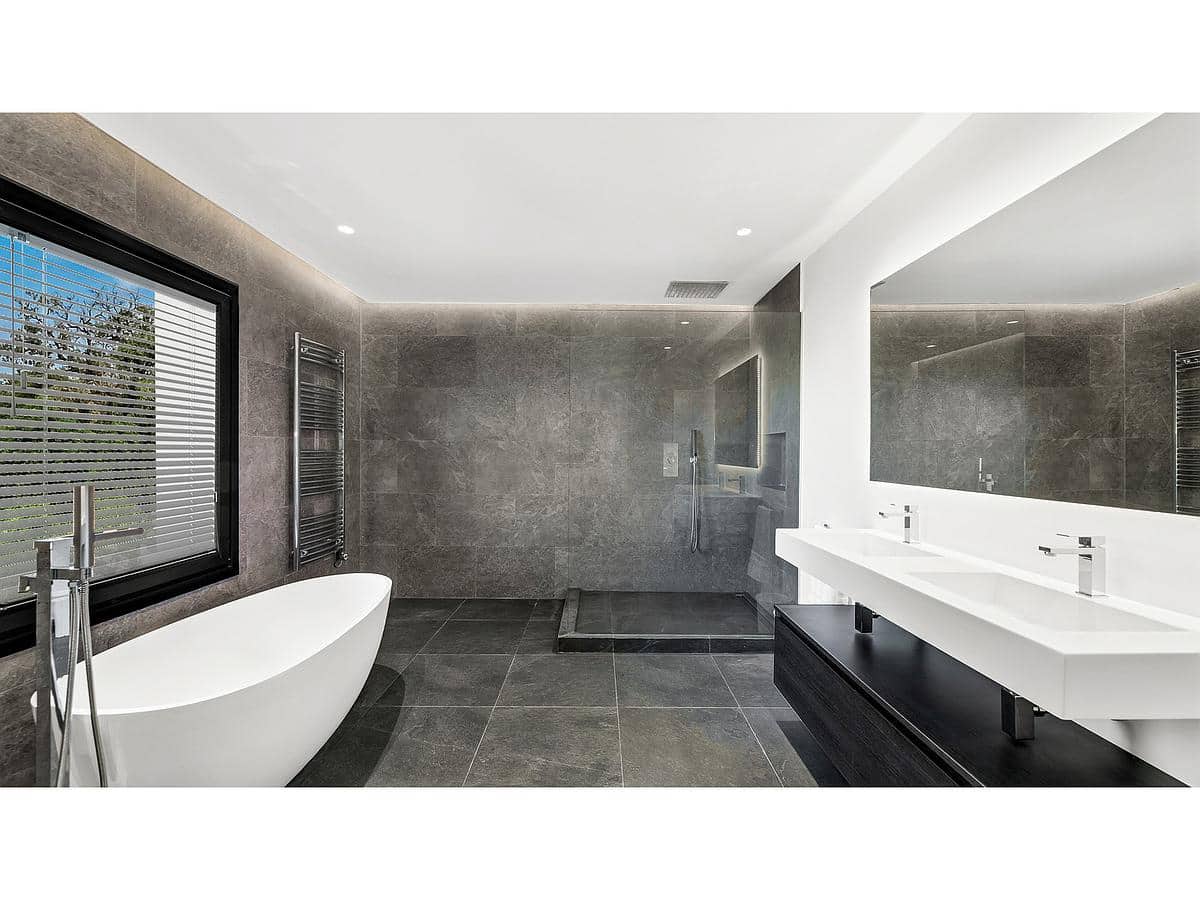 5 soveværelse Villa til salg i Estepona - € 2.495.000 (Ref: 9183055)