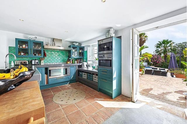 Chalet de 7 habitaciones en Benahavís pueblo, Benahavís en venta con piscina - 2.750.000 € (Ref: 9183056)