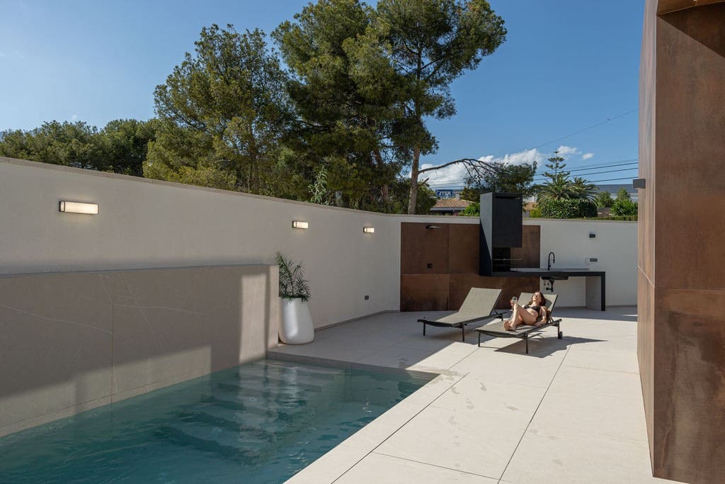 4 bedroom Villa for sale in Benidorm with pool garage - € 2,800,000 (Ref: 9183071)