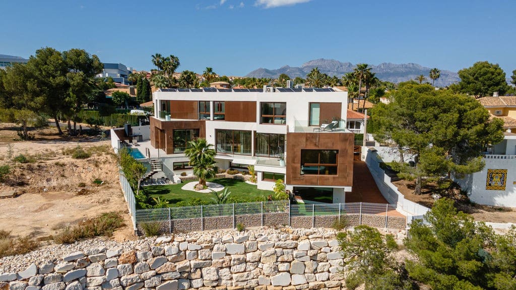 4 bedroom Villa for sale in Benidorm with pool garage - € 2,800,000 (Ref: 9183071)