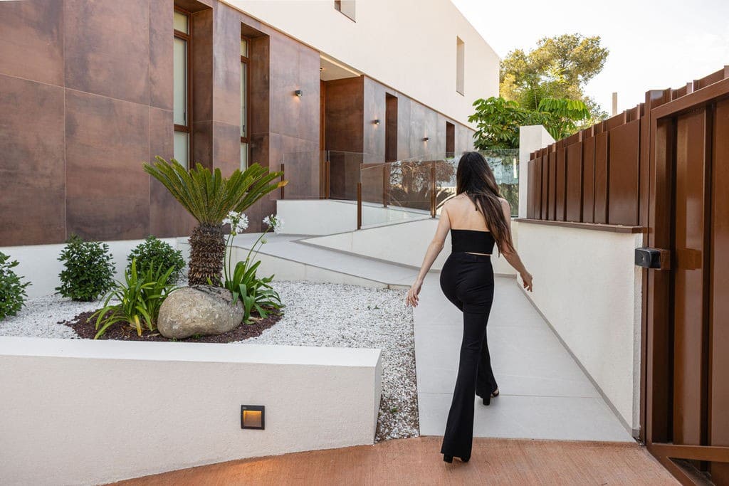 4 bedroom Villa for sale in Benidorm with pool garage - € 2,800,000 (Ref: 9183071)