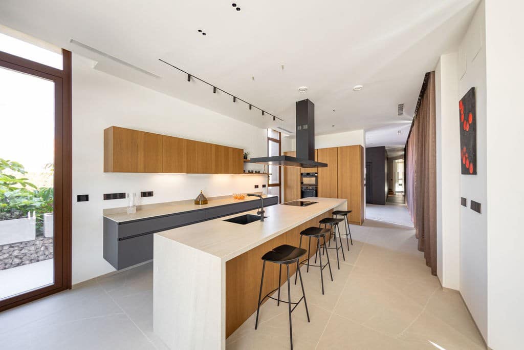 4 bedroom Villa for sale in Benidorm with pool garage - € 2,800,000 (Ref: 9183071)