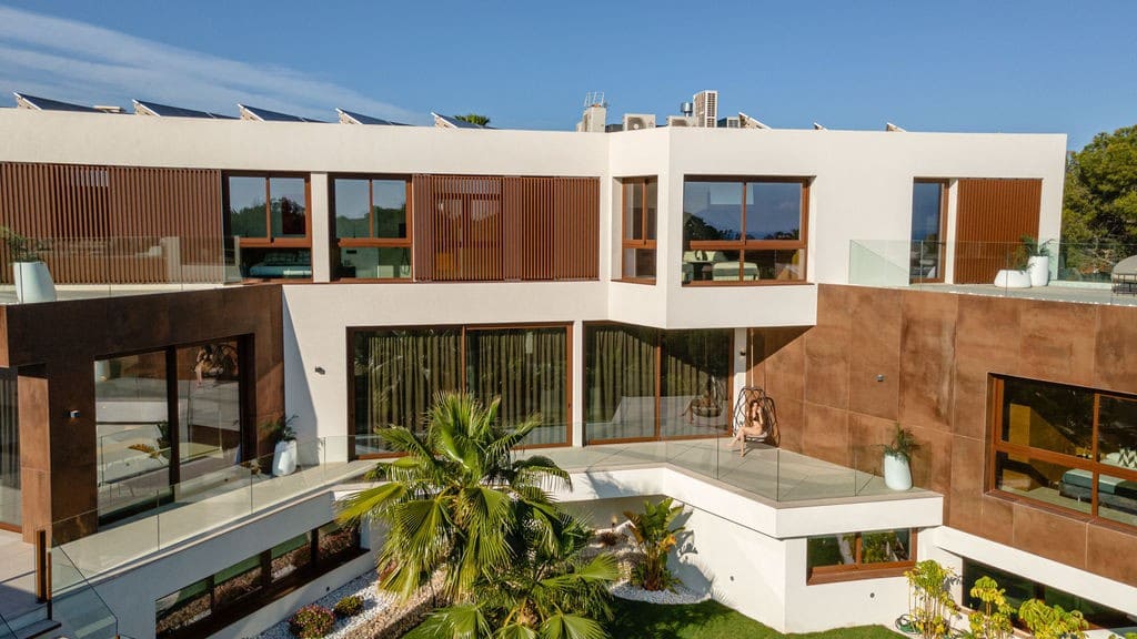 4 bedroom Villa for sale in Benidorm with pool garage - € 2,800,000 (Ref: 9183071)