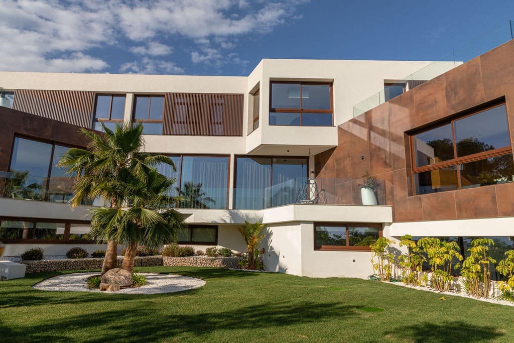 4 bedroom Villa for sale in Benidorm with pool garage - € 2,800,000 (Ref: 9183071)