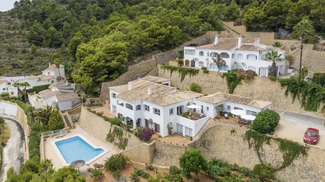 5 soveværelse Villa til salg i Pueblo, Calpe / Calp - € 795.000 (Ref: 9183100)