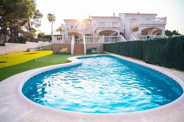 Chalet de 4 habitaciones en La Nucia en venta con piscina garaje - 1.260.000 € (Ref: 9183118)