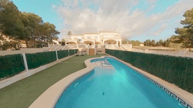 Chalet de 4 habitaciones en La Nucia en venta con piscina garaje - 1.260.000 € (Ref: 9183118)