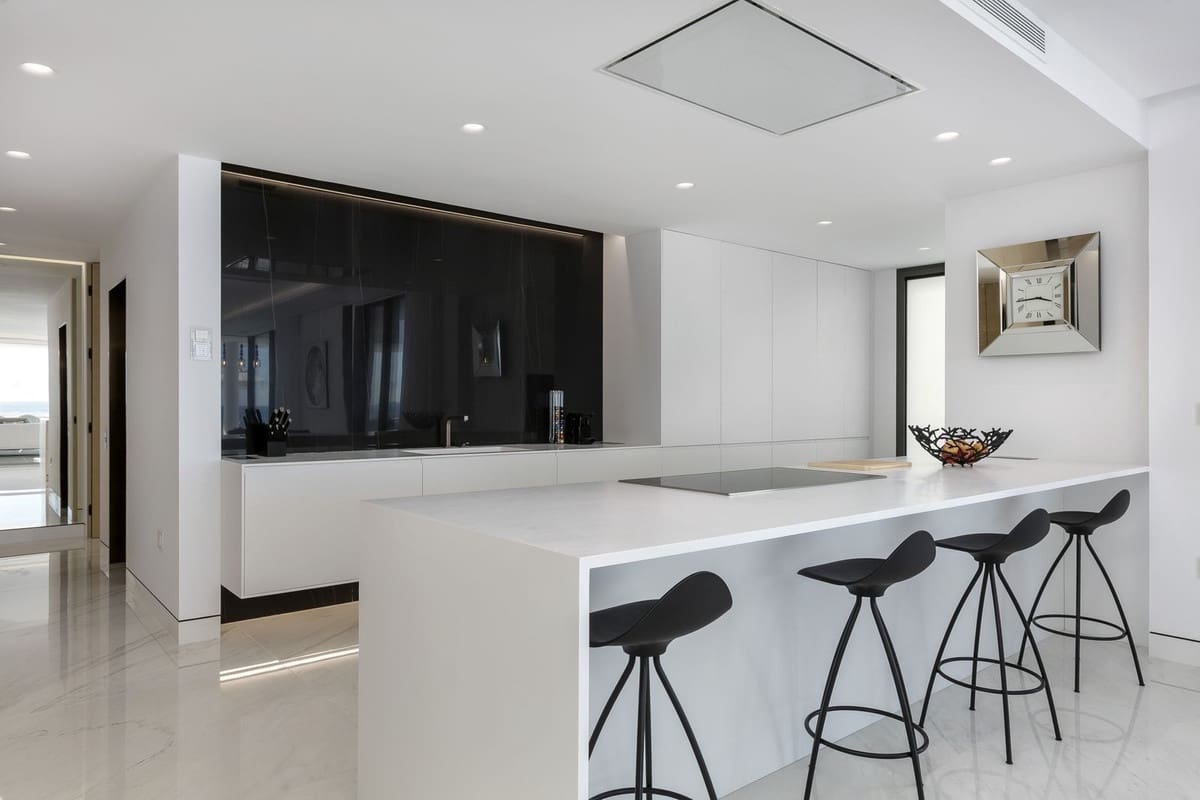 4 sypialnia Apartament na sprzedaż w Estepona z basenem garażem - 3 650 000 € (Ref: 9183130)