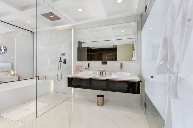 Apartamento de 4 habitaciones en El Velerín, Estepona en venta con piscina garaje - 3.650.000 € (Ref: 9183130)