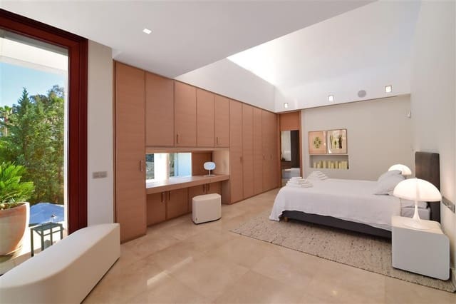 7 soverom Villa til salgs i Las Brisas, Marbella med svømmebasseng - € 4 400 000 (Ref: 9183131)