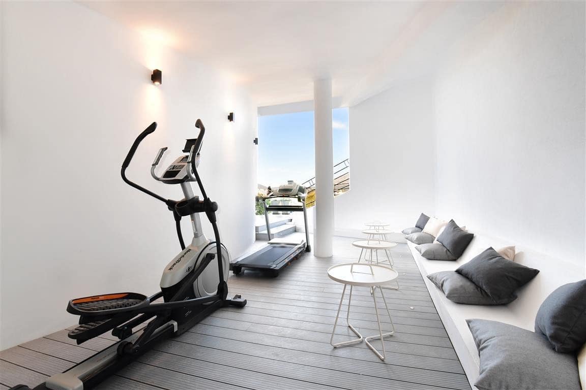 7 soverom Villa til salgs i Nueva Andalucia med svømmebasseng - € 4 400 000 (Ref: 9183131)