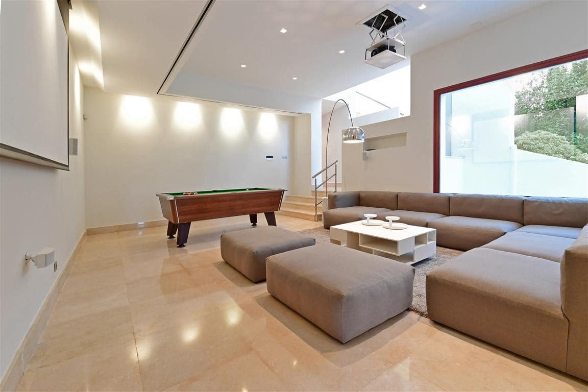 7 soverom Villa til salgs i Nueva Andalucia med svømmebasseng - € 4 400 000 (Ref: 9183131)