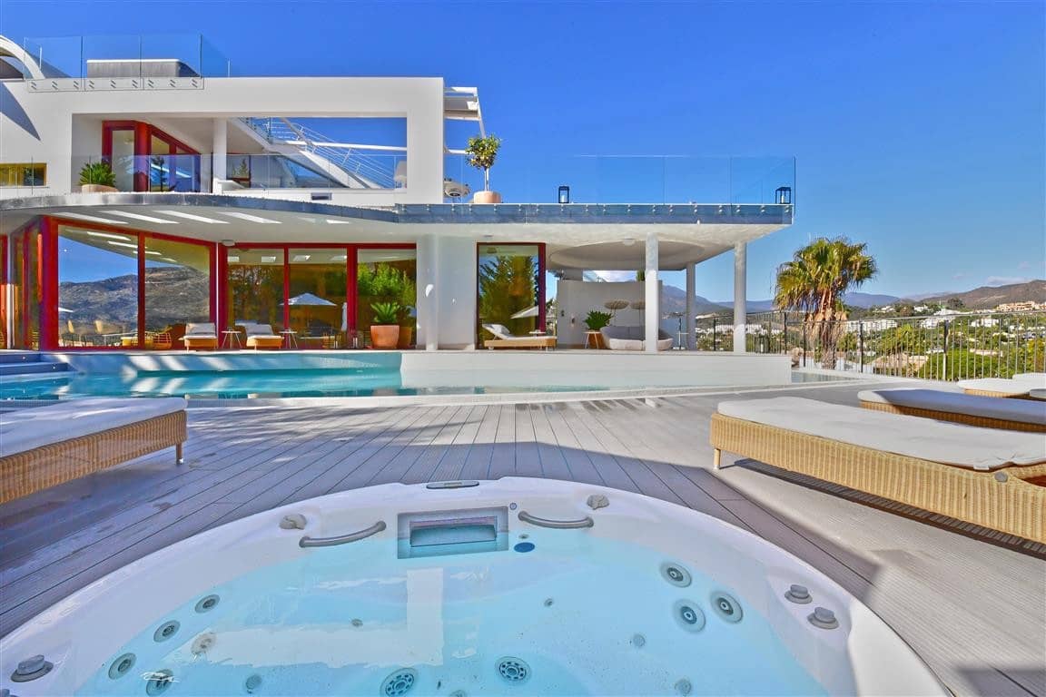 7 soverom Villa til salgs i Nueva Andalucia med svømmebasseng - € 4 400 000 (Ref: 9183131)