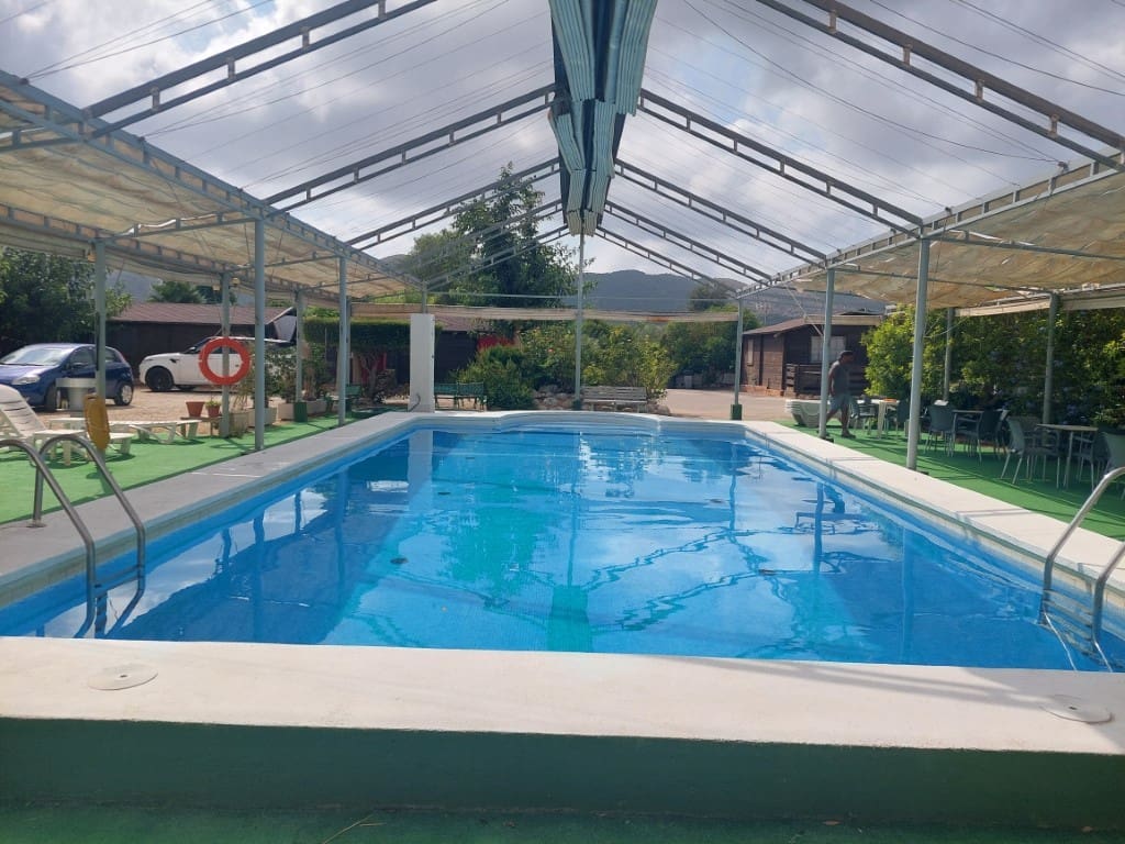 Biznes na sprzedaż w Benidorm z basenem - 1 400 000 € (Ref: 9183172)