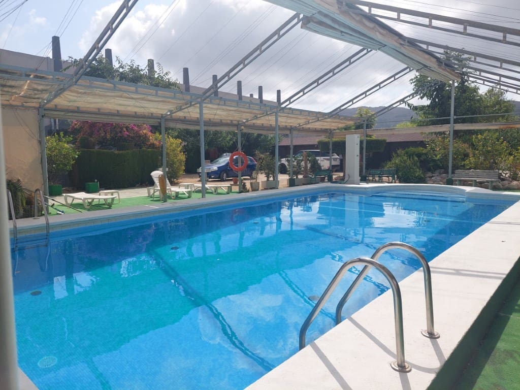 Biznes na sprzedaż w Benidorm z basenem - 1 400 000 € (Ref: 9183172)