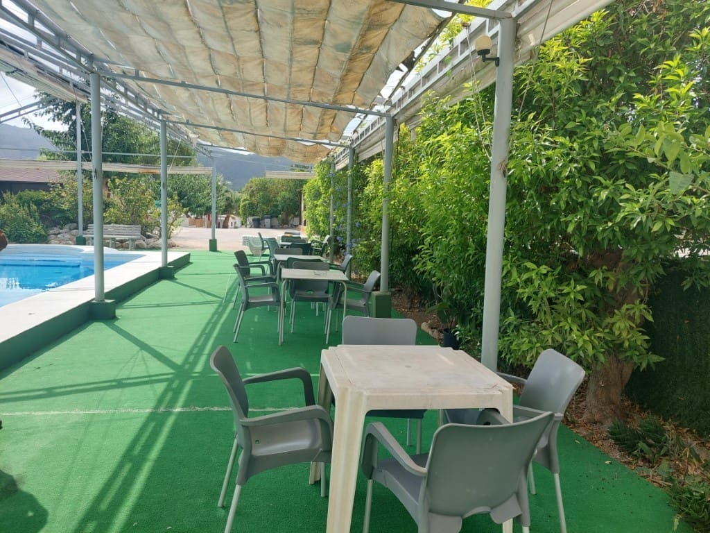 Biznes na sprzedaż w Benidorm z basenem - 1 400 000 € (Ref: 9183172)