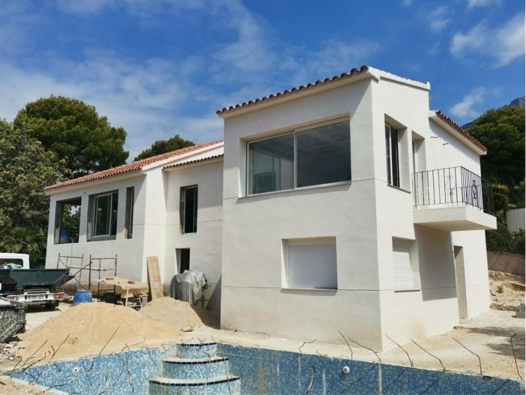 4 bedroom Villa for sale in Altea with garage - € 835,000 (Ref: 9188843)