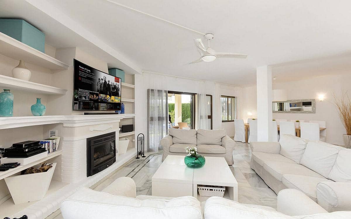 6 slaapkamer Villa te koop in Nueva Andalucia met zwembad - € 2.525.000 (Ref: 9235840)