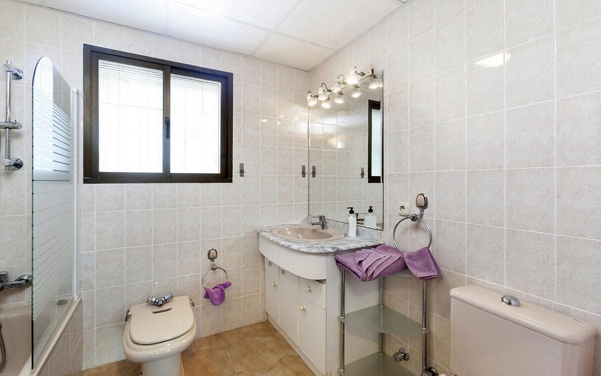 6 slaapkamer Villa te koop in Nueva Andalucia met zwembad - € 2.525.000 (Ref: 9235840)