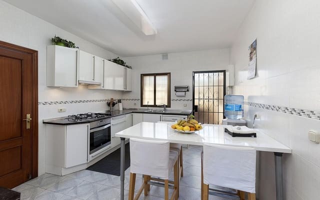 6 slaapkamer Villa te koop in Los Naranjos, Marbella met zwembad - € 2.525.000 (Ref: 9235840)