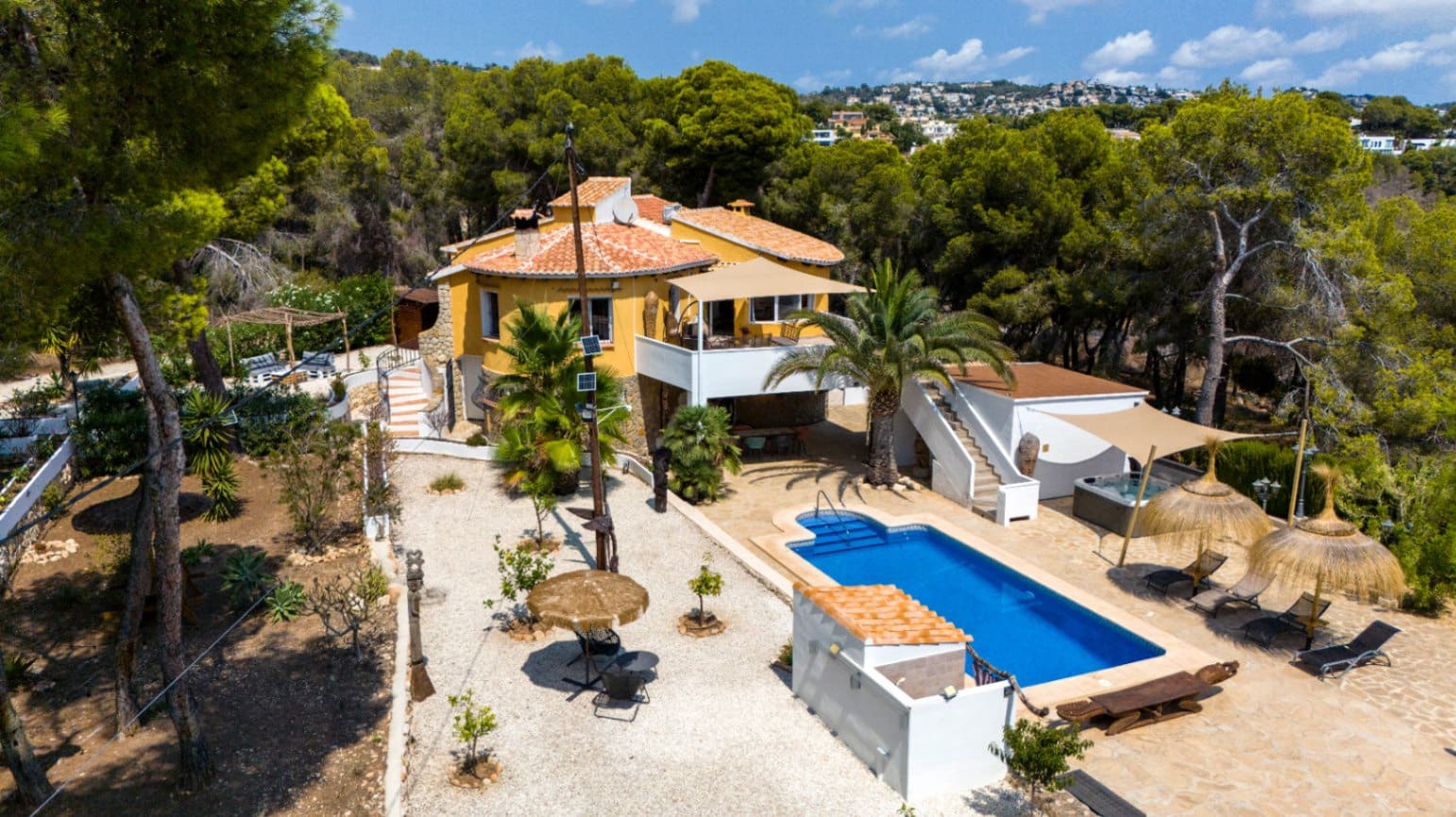 4 bedroom Villa for sale in Benissa with pool garage - € 895,000 (Ref: 9235843)