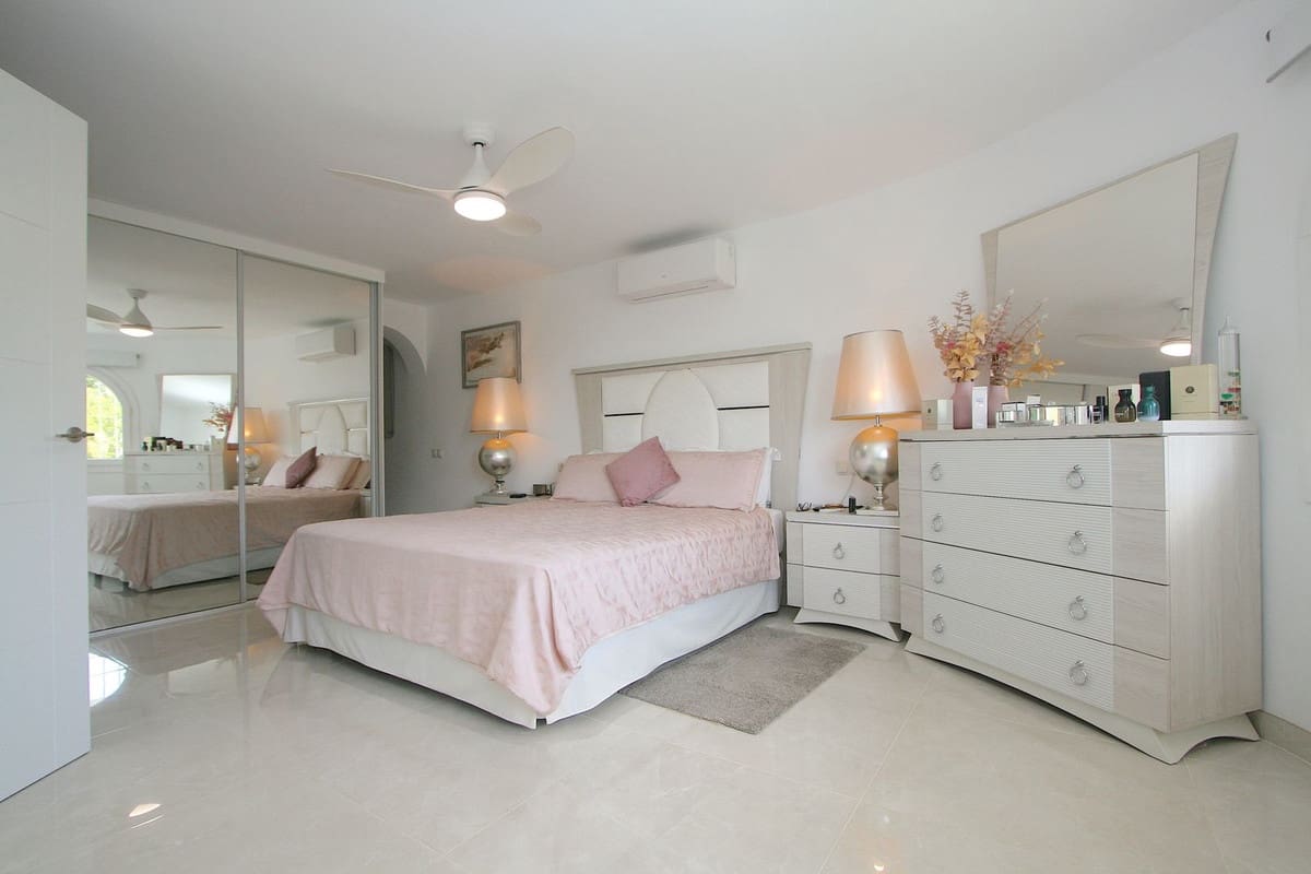 3 bedroom Villa for sale in Mijas with pool - € 795,000 (Ref: 9271831)