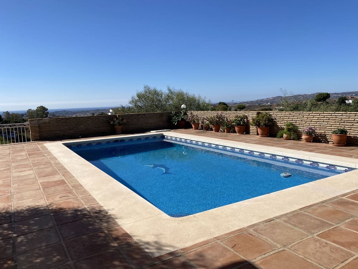 Chalet de 4 habitaciones en Mijas en venta con piscina - 1.300.000 € (Ref: 9272218)