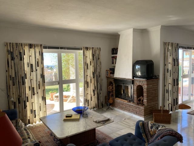 Chalet de 4 habitaciones en Mijas pueblo, Mijas en venta con piscina - 1.300.000 € (Ref: 9272218)