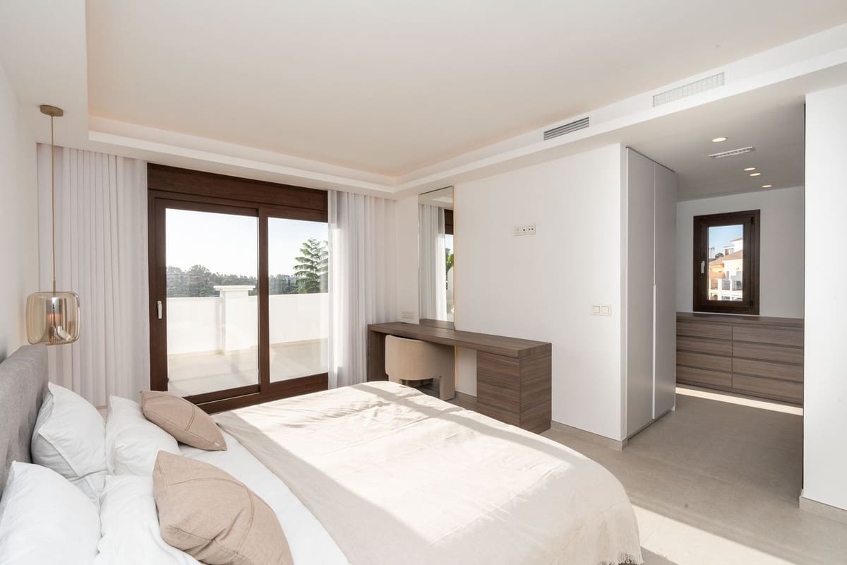 4 makuuhuone Omakotitalo myytävänä paikassa Estepona mukana uima-altaan - 1 295 000 € (Ref: 9275362)