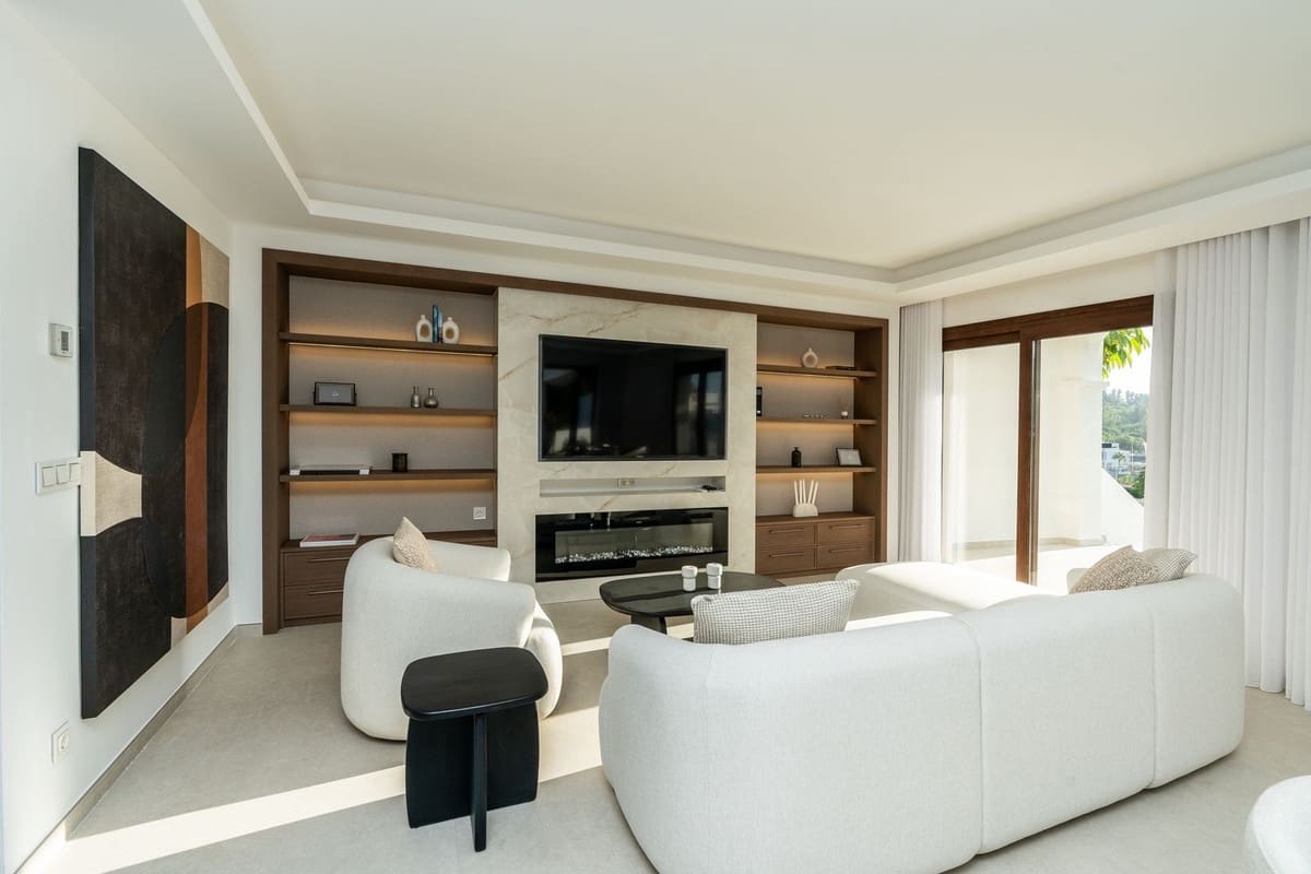 4 makuuhuone Omakotitalo myytävänä paikassa Estepona mukana uima-altaan - 1 295 000 € (Ref: 9275362)