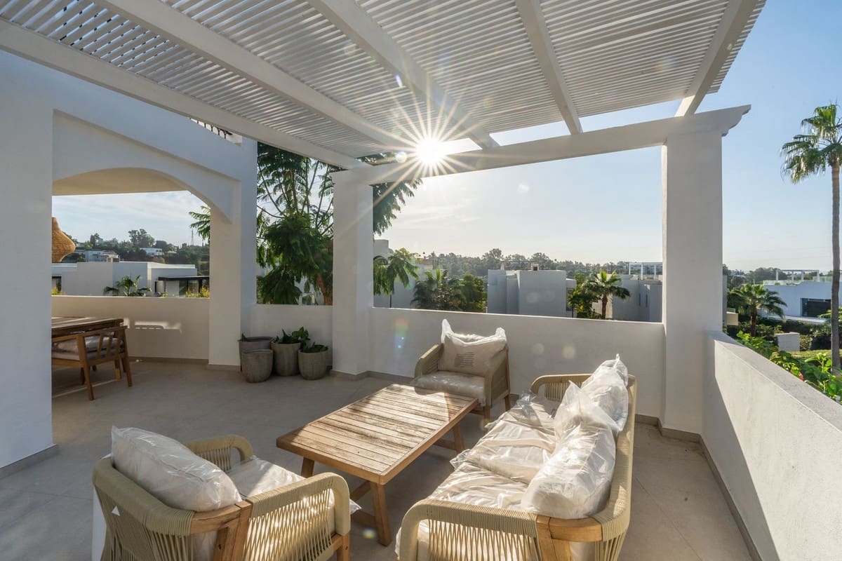 4 makuuhuone Omakotitalo myytävänä paikassa Estepona mukana uima-altaan - 1 295 000 € (Ref: 9275362)