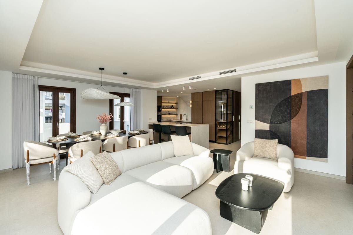 4 makuuhuone Omakotitalo myytävänä paikassa Estepona mukana uima-altaan - 1 295 000 € (Ref: 9275362)