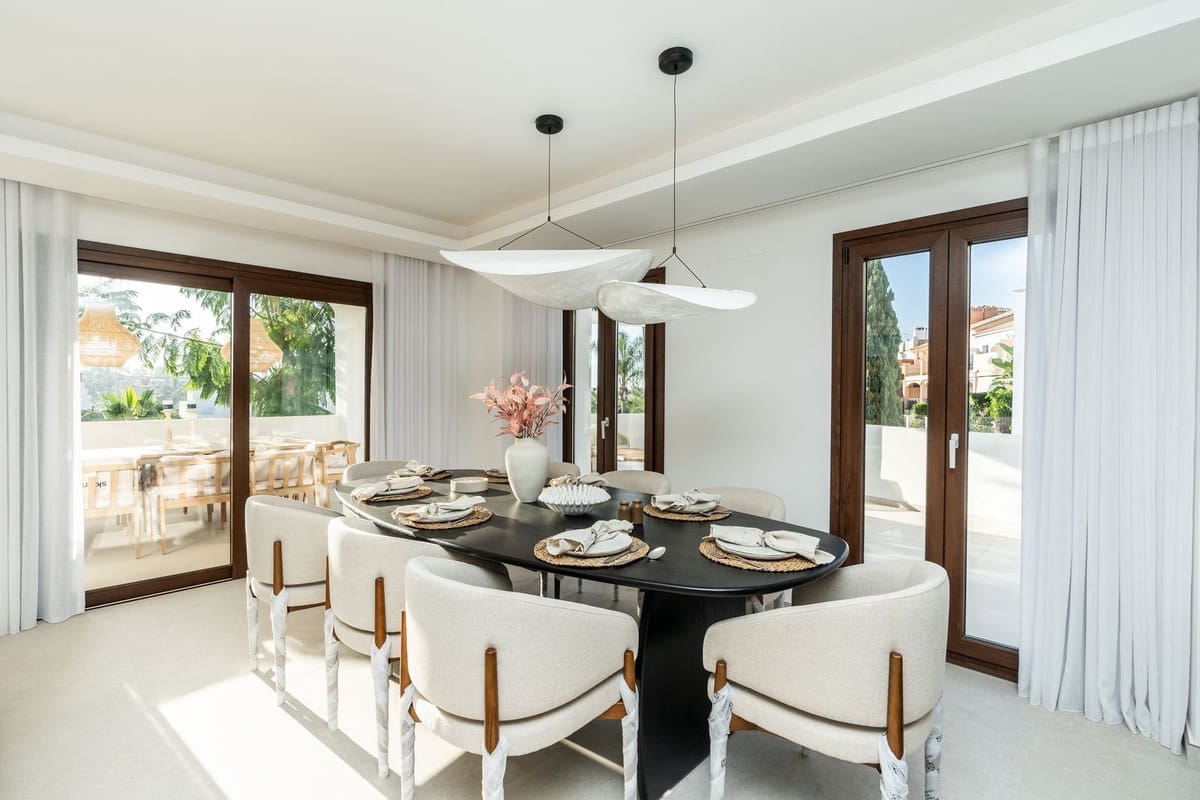 4 makuuhuone Omakotitalo myytävänä paikassa Estepona mukana uima-altaan - 1 295 000 € (Ref: 9275362)