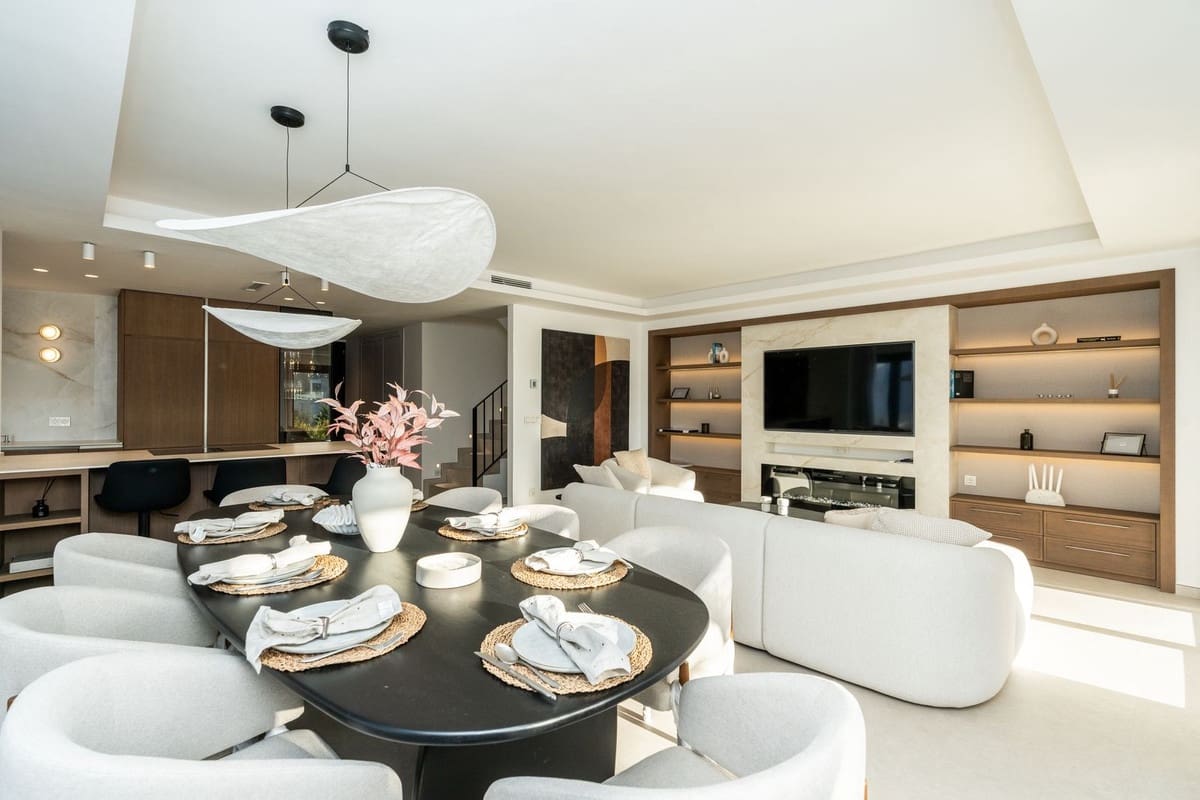 4 makuuhuone Omakotitalo myytävänä paikassa Estepona mukana uima-altaan - 1 295 000 € (Ref: 9275362)