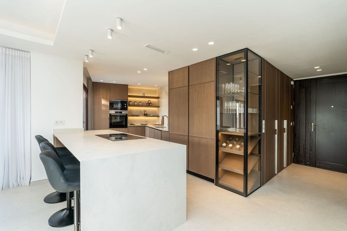 4 makuuhuone Omakotitalo myytävänä paikassa Estepona mukana uima-altaan - 1 295 000 € (Ref: 9275362)