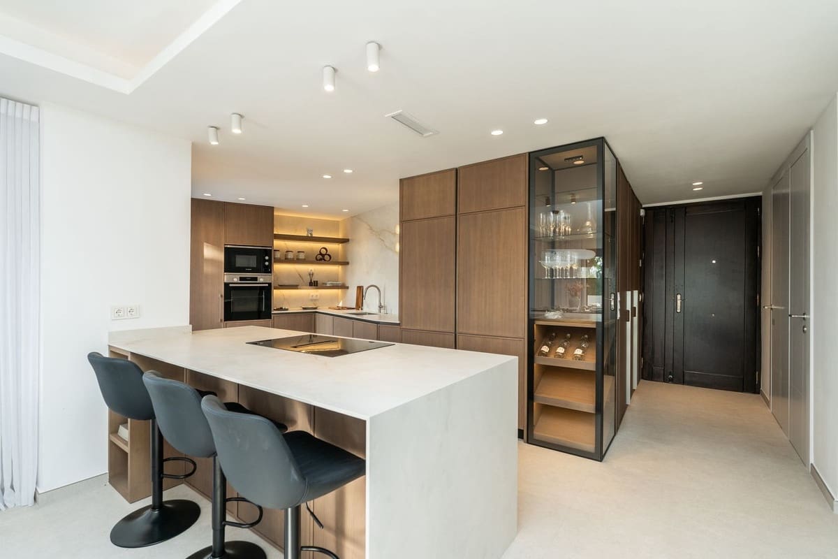 4 makuuhuone Omakotitalo myytävänä paikassa Estepona mukana uima-altaan - 1 295 000 € (Ref: 9275362)