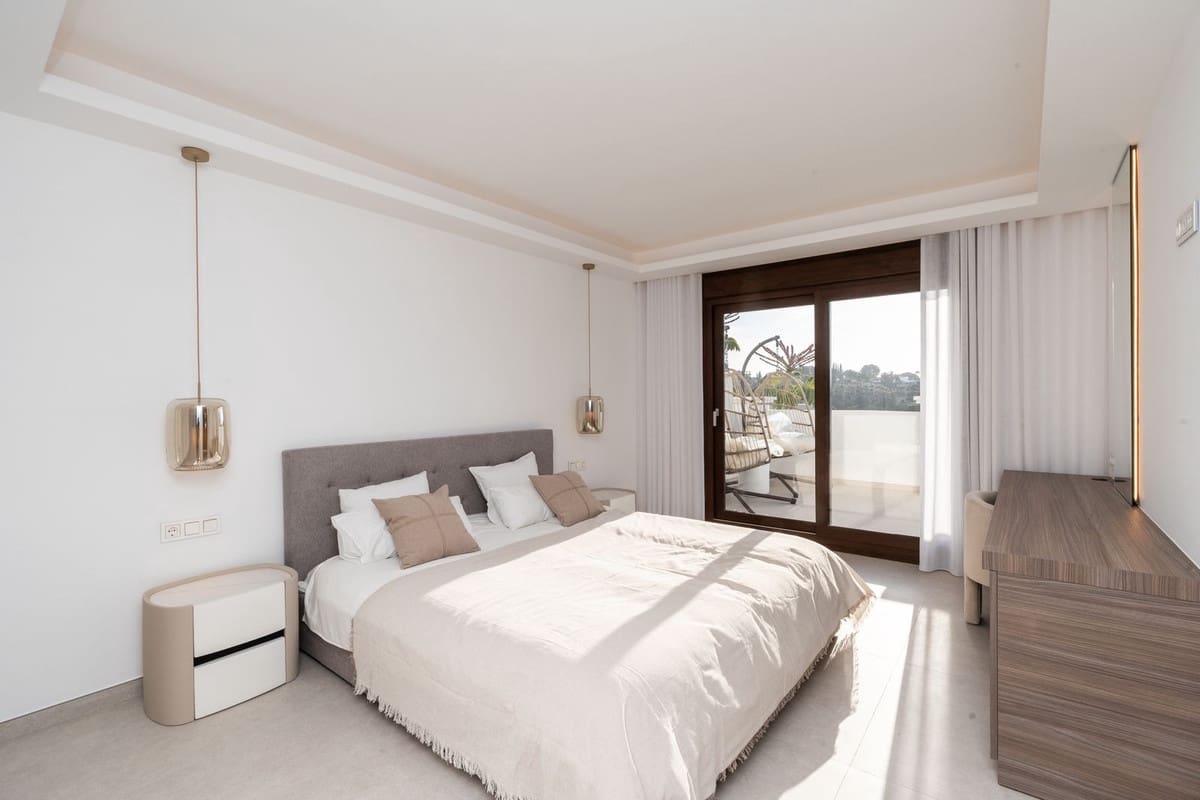 4 makuuhuone Omakotitalo myytävänä paikassa Estepona mukana uima-altaan - 1 295 000 € (Ref: 9275362)